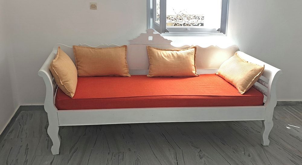 Phaos Santorini Suites Standard Suite, Hot Tub