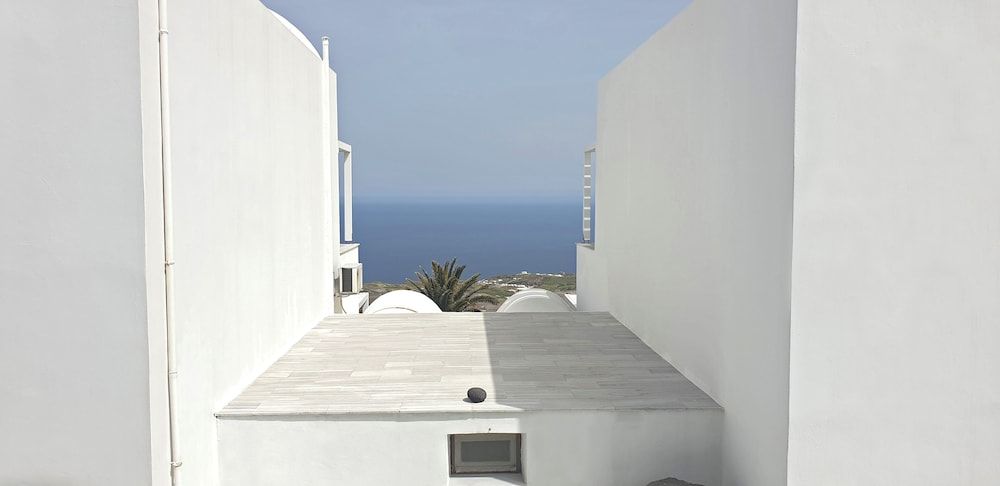 Phaos Santorini Suites Standard Suite, Hot Tub 4