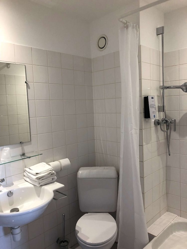 Kyriad Direct Auxerre Appoigny Standard Room, 2 Twin Beds 7