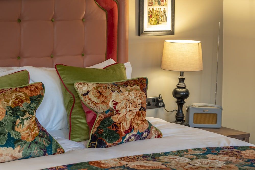 The Tudor House Hotel, Tewkesbury, Gloucestershire Deluxe Double Room 9
