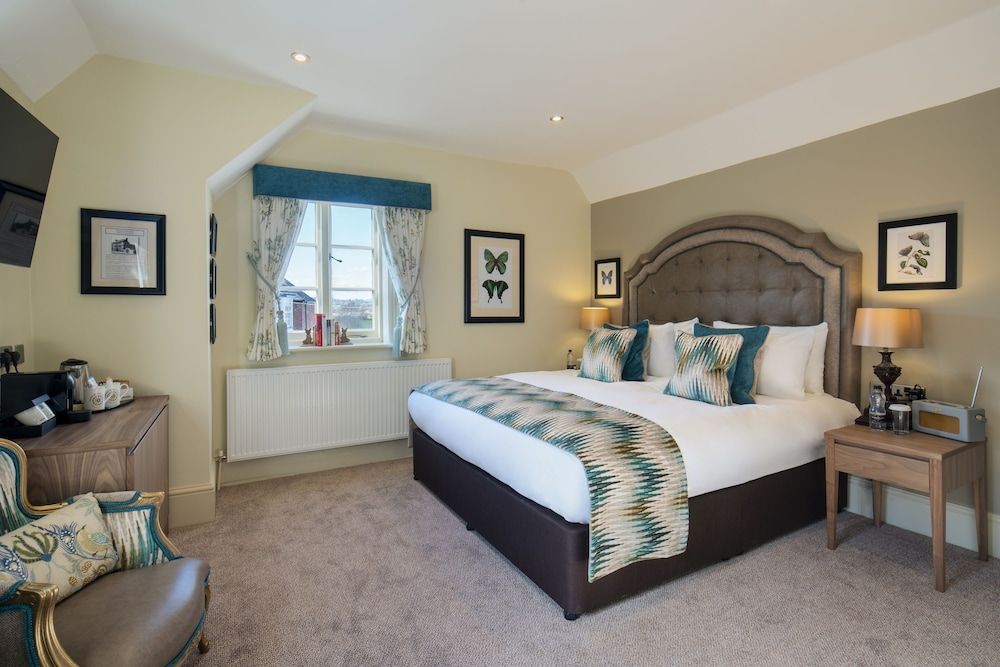 The Tudor House Hotel, Tewkesbury, Gloucestershire Classic Double Room 8