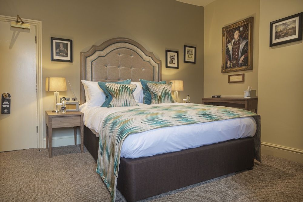 The Tudor House Hotel, Tewkesbury, Gloucestershire Classic Double Room 6