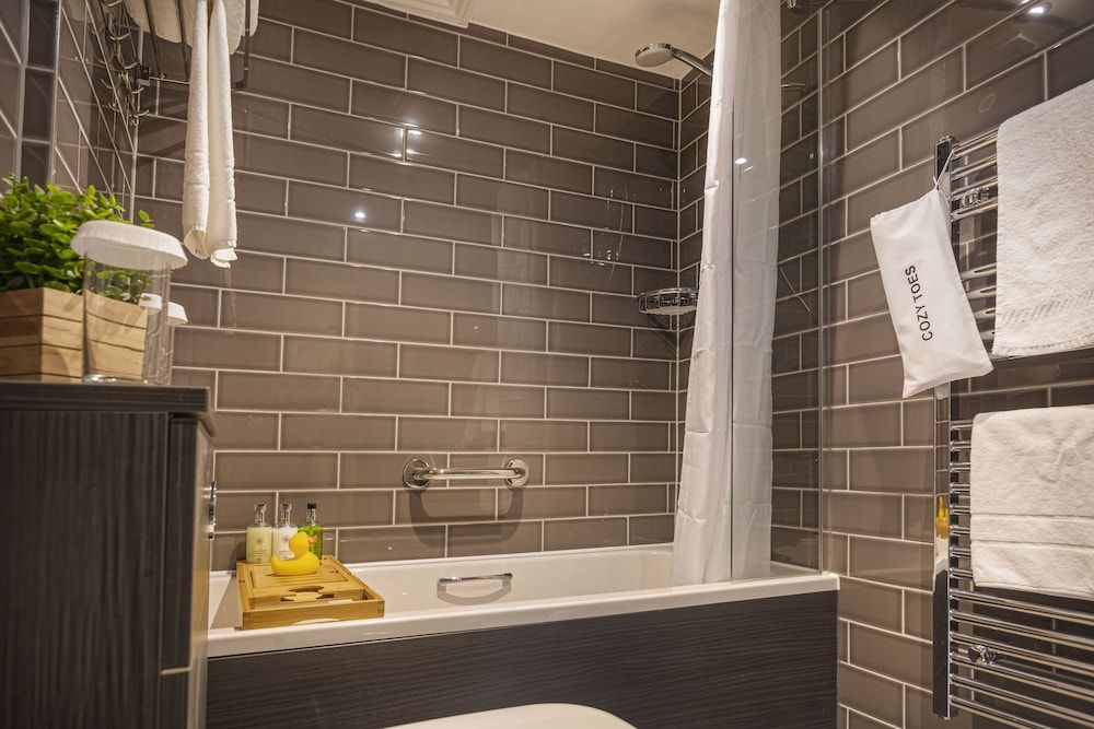 The Tudor House Hotel, Tewkesbury, Gloucestershire Deluxe Double Room 15