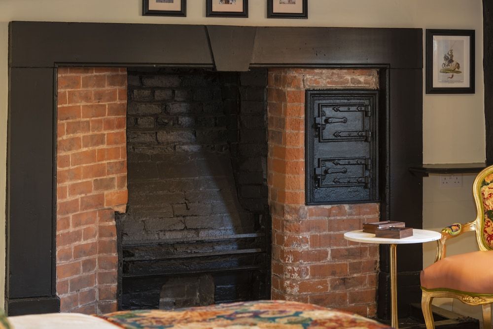 The Tudor House Hotel, Tewkesbury, Gloucestershire Deluxe Double Room 8