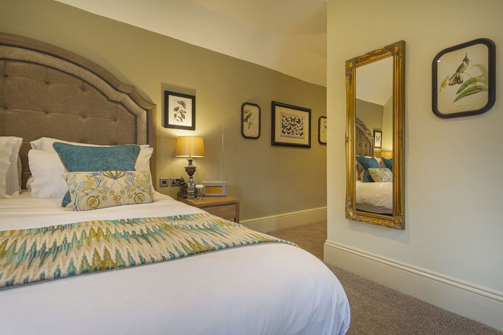 The Tudor House Hotel, Tewkesbury, Gloucestershire Classic Double Room 4