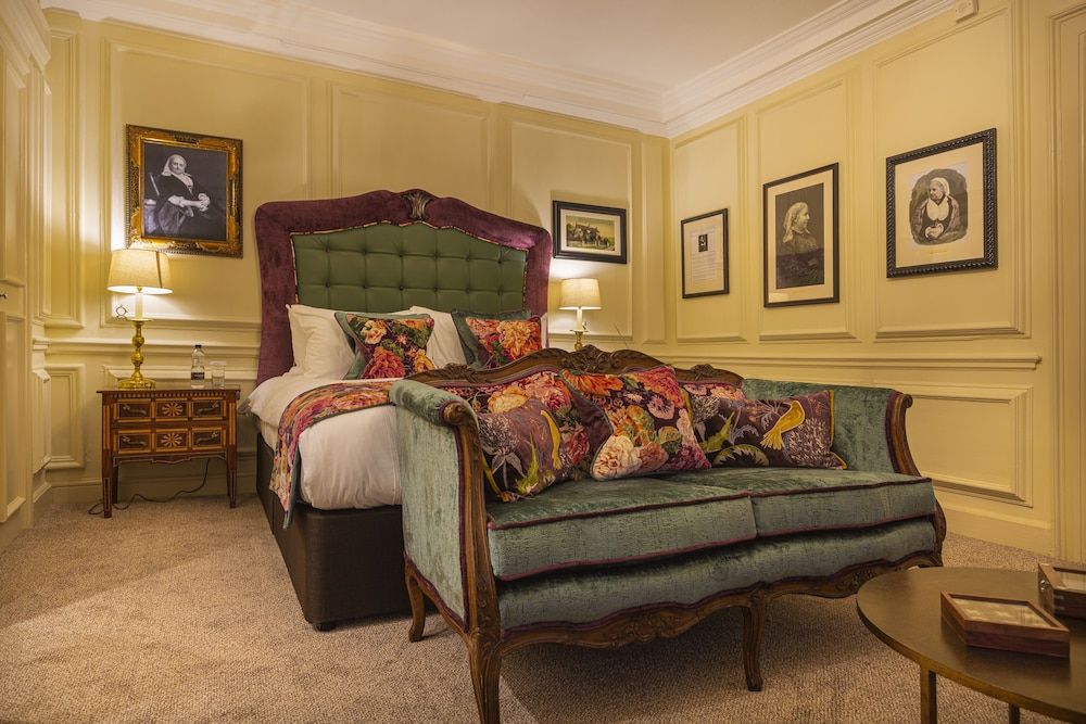 The Tudor House Hotel, Tewkesbury, Gloucestershire Deluxe Double Room 5