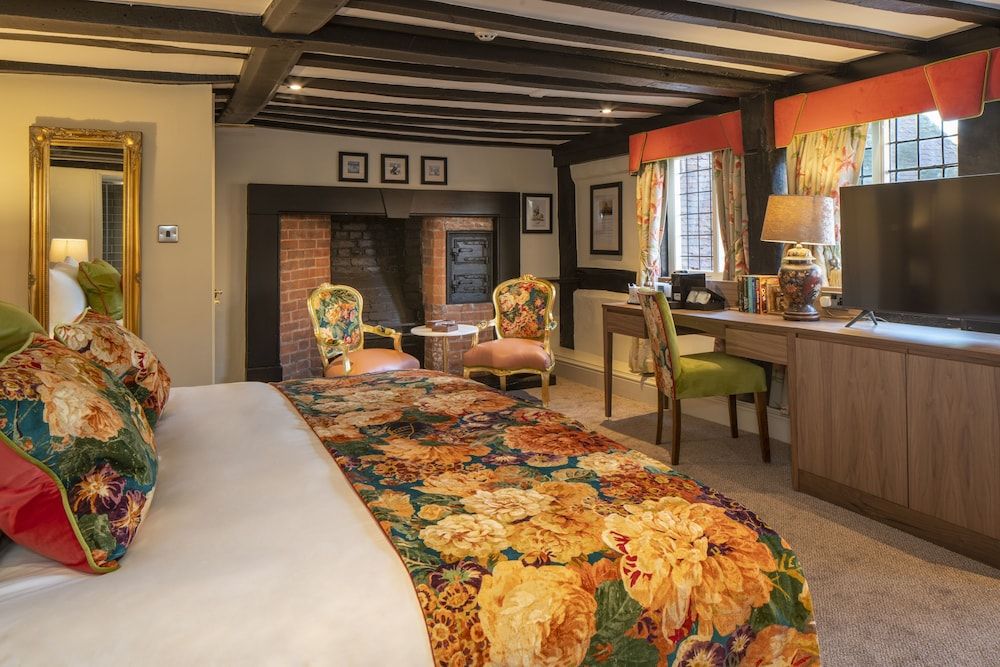 The Tudor House Hotel, Tewkesbury, Gloucestershire Deluxe Double Room 7