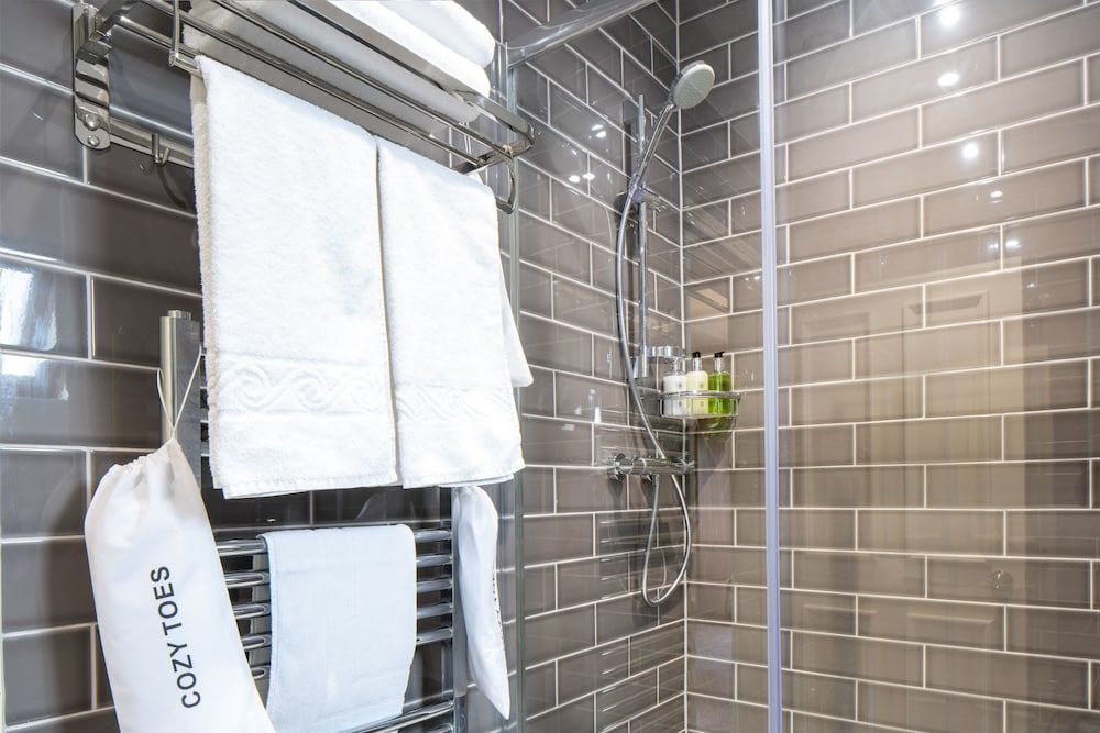 The Tudor House Hotel, Tewkesbury, Gloucestershire Deluxe Double Room 21