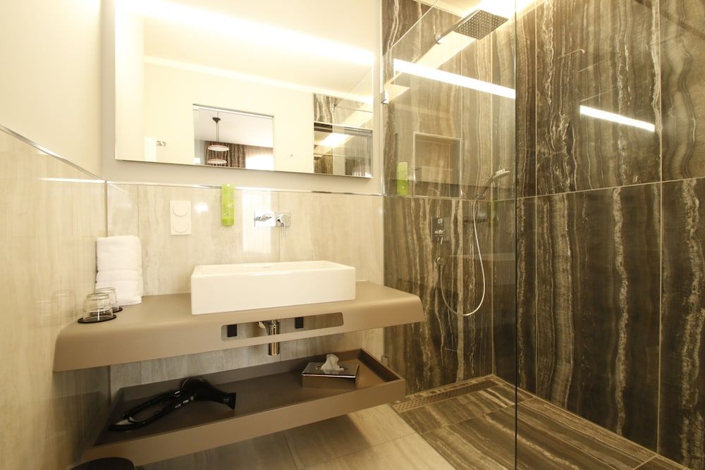 Amelie N°1 Hotel & Appartements Apartment, 1 King Bed with Sofa bed, Non Smoking, Park View 6