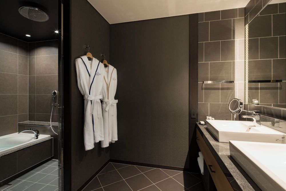 Portom International Hokkaido Junior Suite - Crab Set Dinner & Buffet Breakfast Included 3