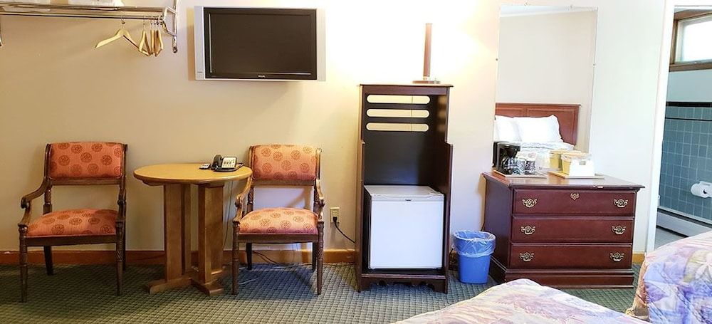 Gorham Motor Inn Family Room 2