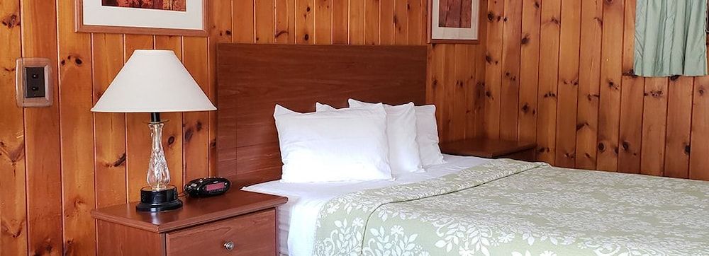 Gorham Motor Inn Queen Room 2
