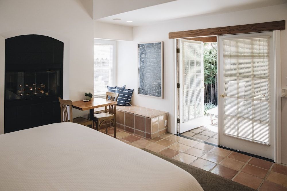 Cottage Inn & Spa East Suite 4