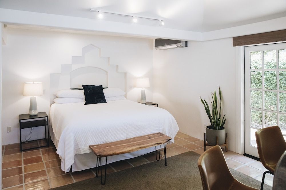 Cottage Inn & Spa Mission Suite