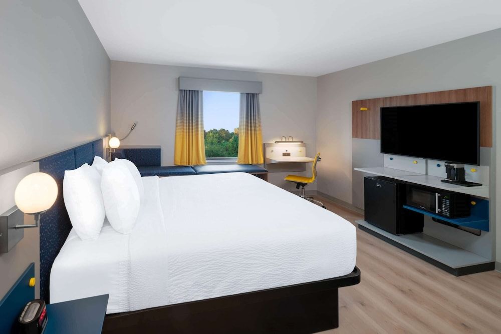 Room, 1 King Bed, Accessible, Non Smoking (Mobility)