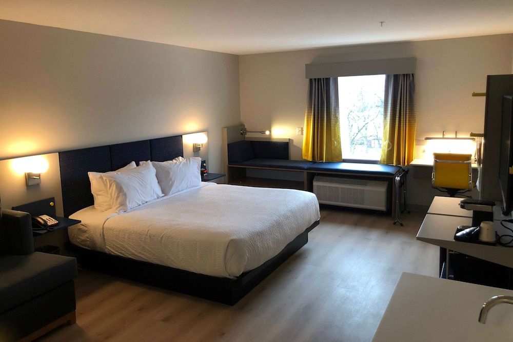 Suite, 1 King Bed, Non Smoking