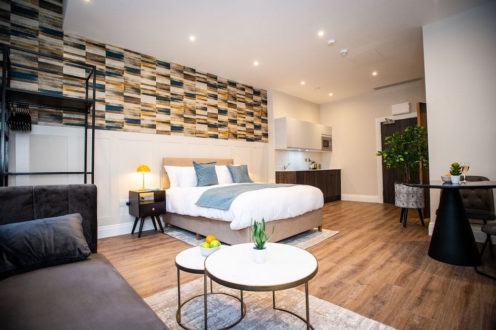 The Gresham Aparthotel Deluxe Studio 5