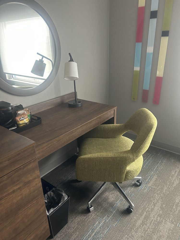 Hampton Inn by Hilton Kingston Room, 1 King Bed, Refrigerator & Microwave 12