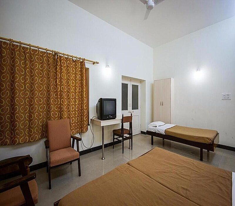 Ranjit Hotel Standard Non A/C Room 6