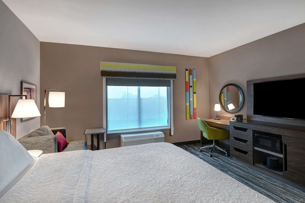 Basic Room, 1 King Bed, Refrigerator & Microwave