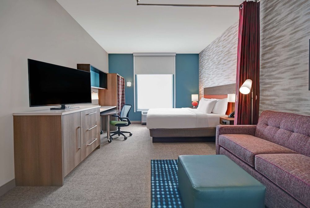 Suite, 1 King Bed, Accessible, Non Smoking (Hearing)