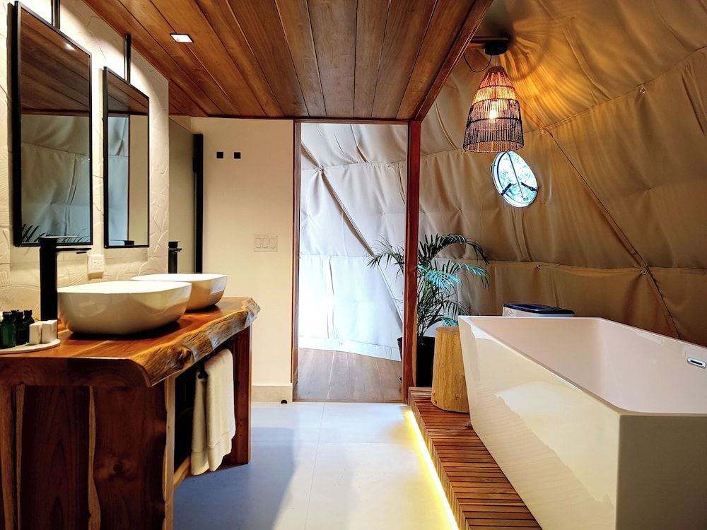 Tree Trek Boquete Adventure Park Deluxe Cabin, Mountain View 7