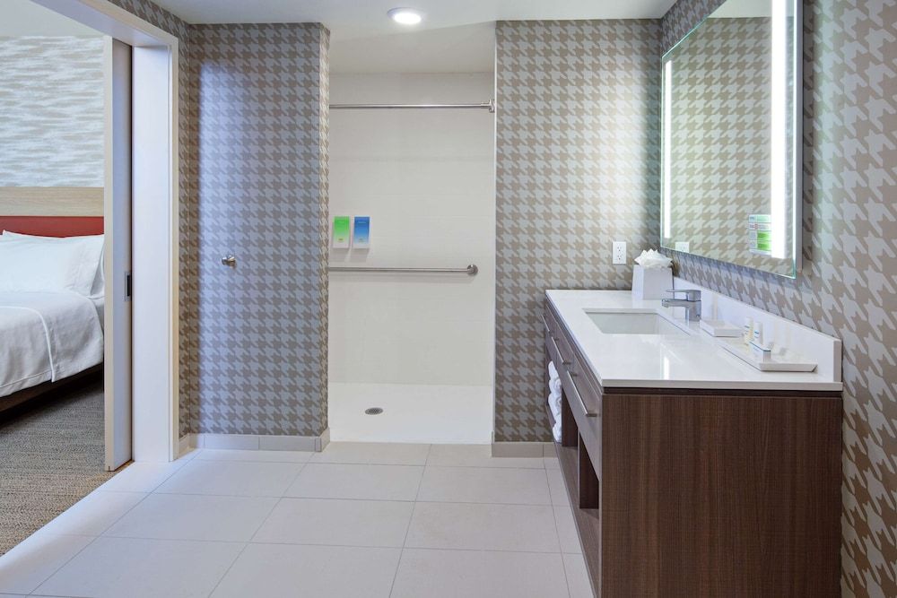 Suite, 1 King Bed, Accessible (Mobility & Hearing, Roll-in Shower)