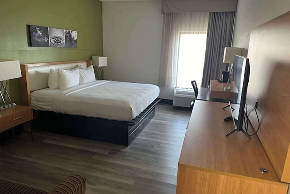Suite, 1 King Bed, Non Smoking