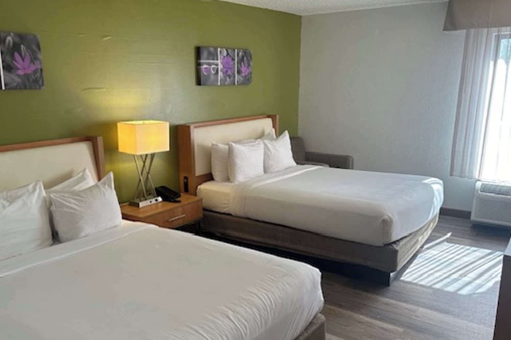 Standard Room, 2 Queen Beds, Non Smoking