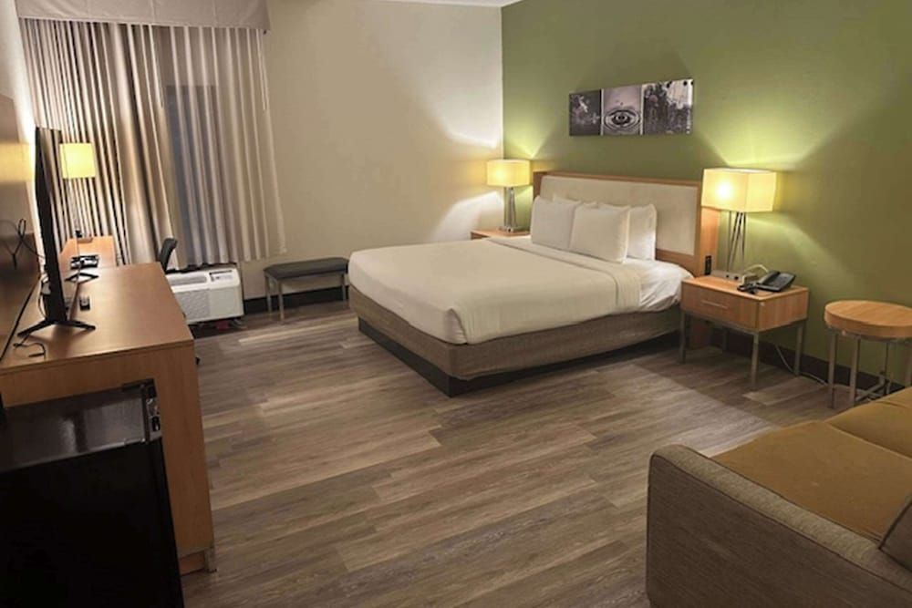 Suite, 1 King Bed, Non Smoking