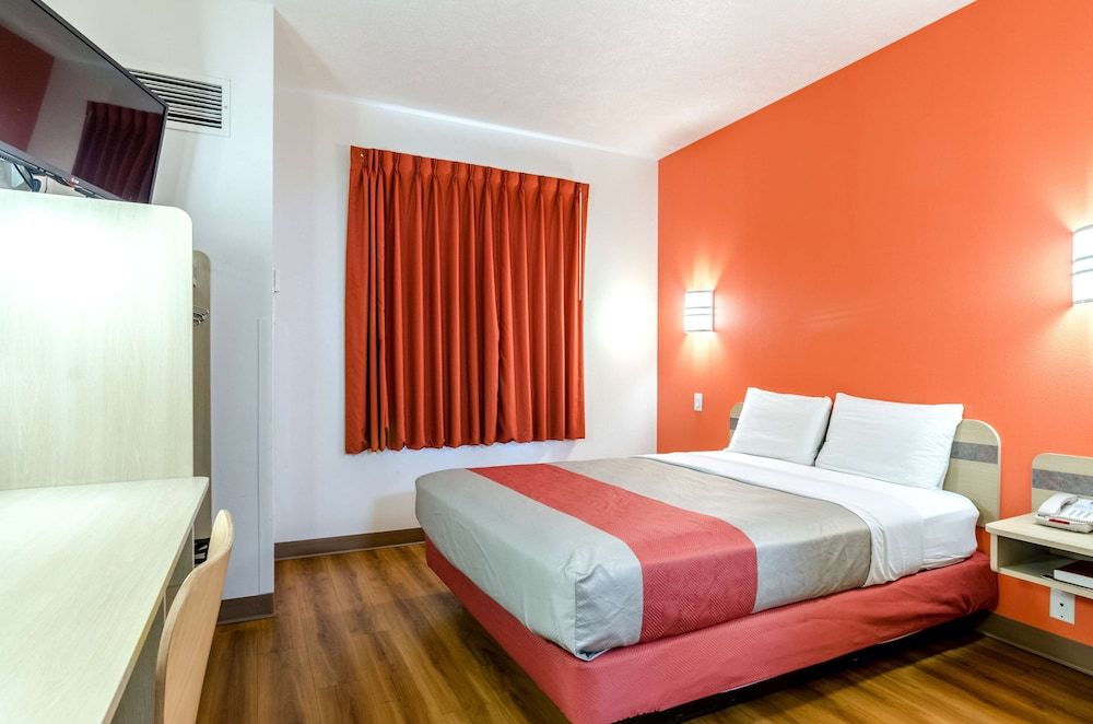 Deluxe Room, 1 Queen Bed, Non Smoking