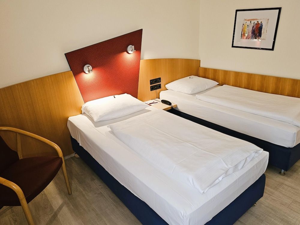 Arvena Park Das Hotel am Franken-Center Standard Twin Room 3
