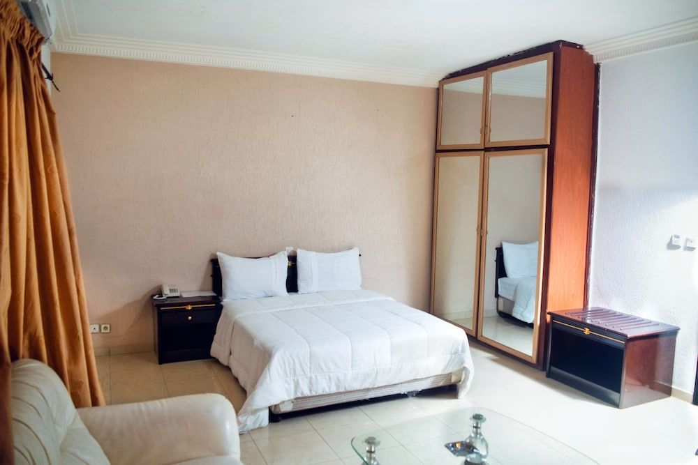 Riviera Hotel Benin Classic Room 3