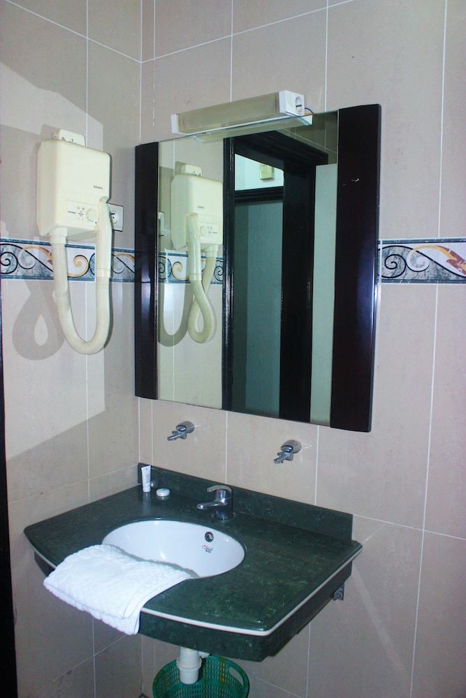Riviera Hotel Benin Standard Twin Room 6