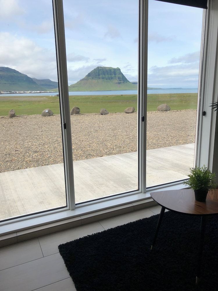 Kirkjufell Guesthouse and Apartments Superior Double or Twin with Mountain view  and private bathroom 8
