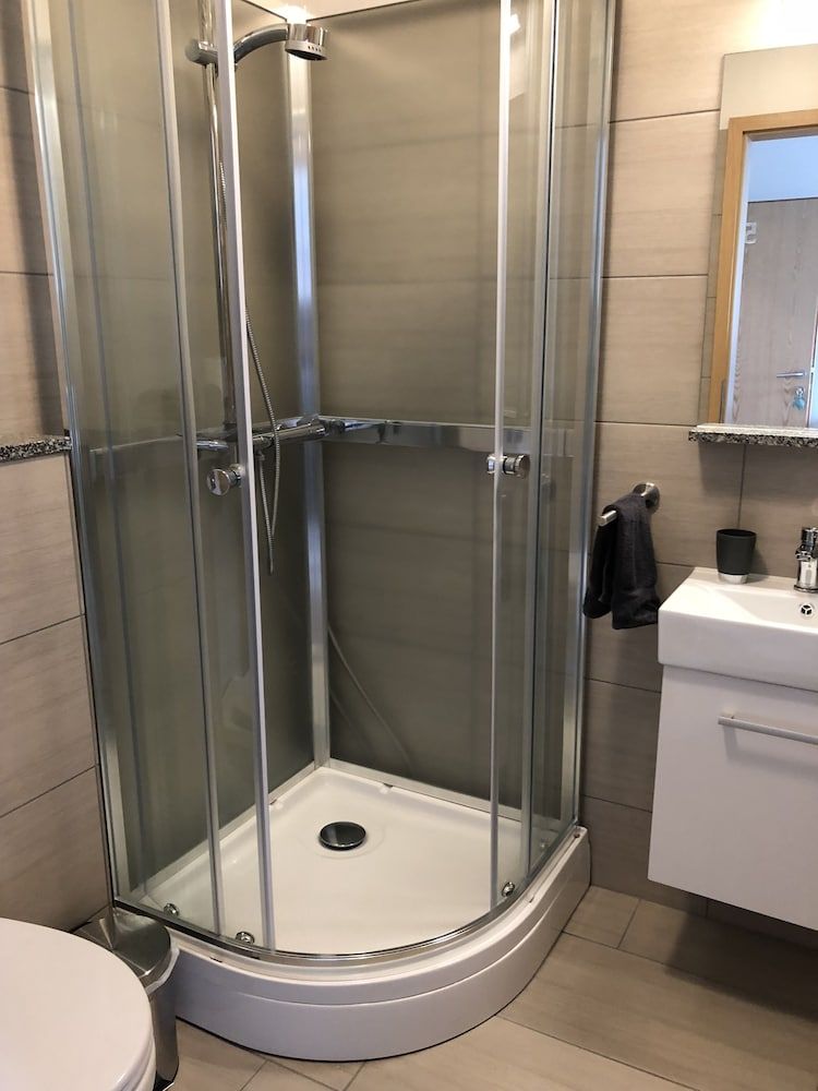 Kirkjufell Guesthouse and Apartments Double or Twin Room with Private Bathroom 5