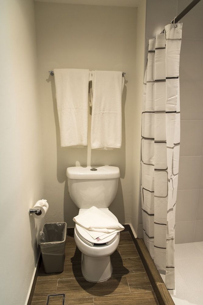 Lithio Hotel Standard Room, 1 Queen Bed 4