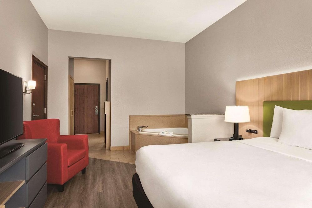 Suite, 1 King Bed, Non Smoking, Jetted Tub
