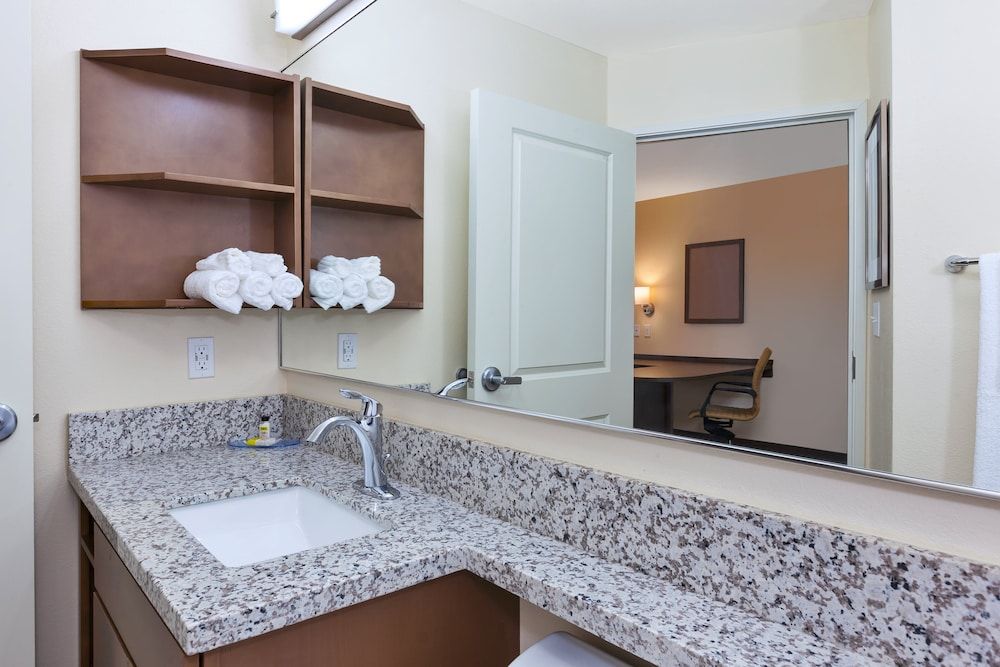 Suite, 1 King Bed, Accessible (Communication, Tub)