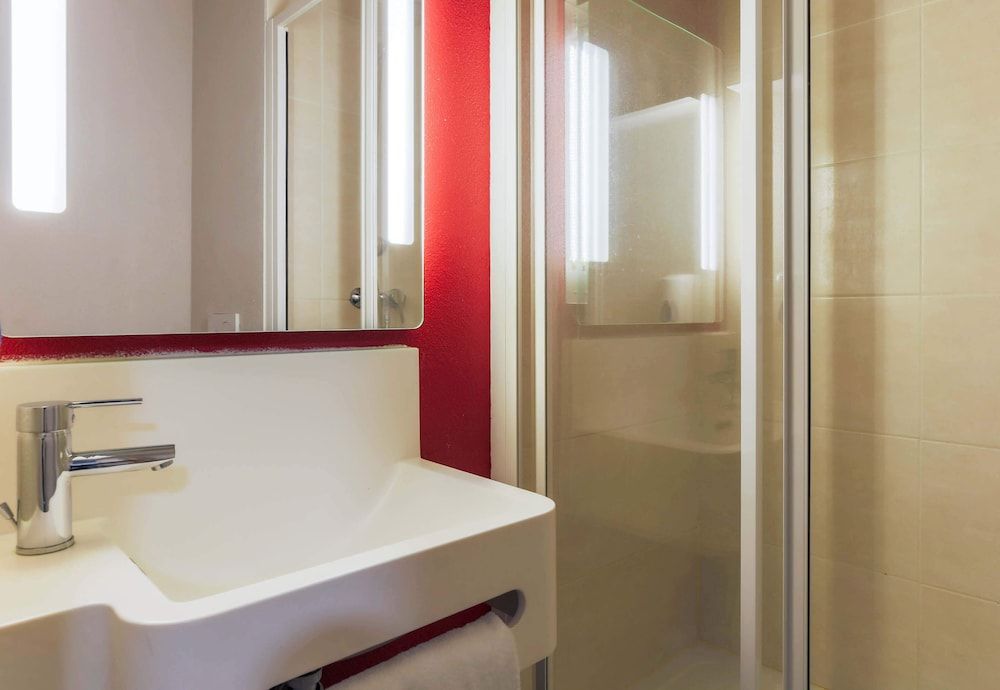 B&B HOTEL Verdun Double Room 3