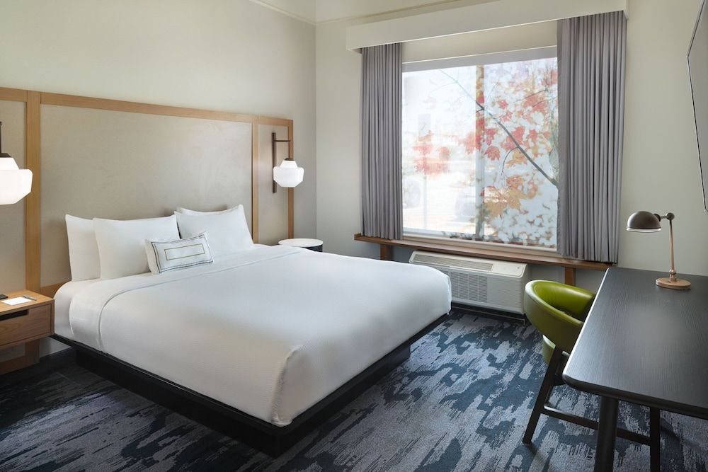 Room, 1 King Bed (Mobility Accessible, Roll-In Shower)
