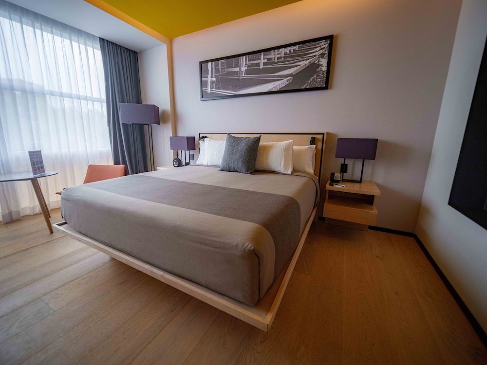 undefined Galeria Plaza San Jeronimo 2