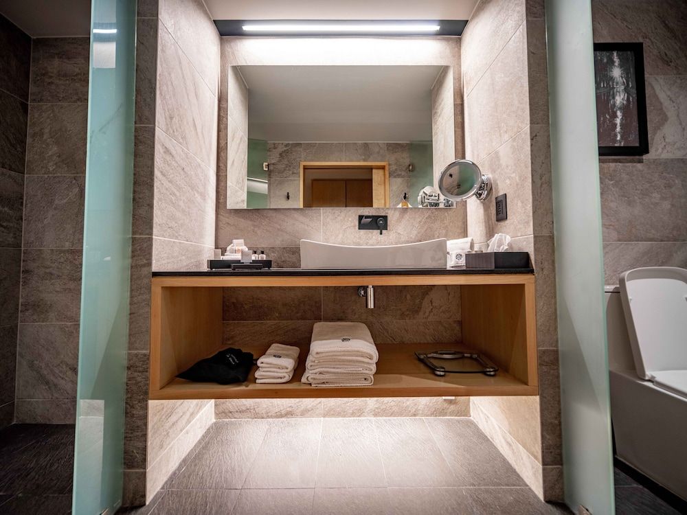 Galeria Plaza San Jeronimo Deluxe Room, 1 King Bed 6