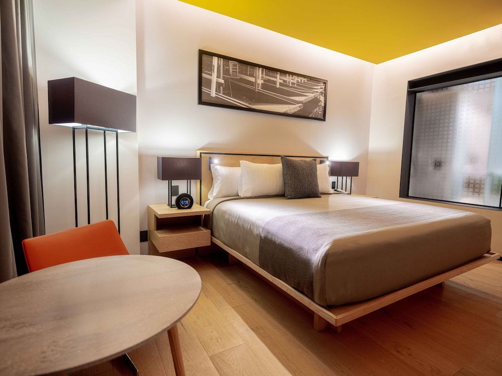 Galeria Plaza San Jeronimo Deluxe Room, 1 King Bed 3