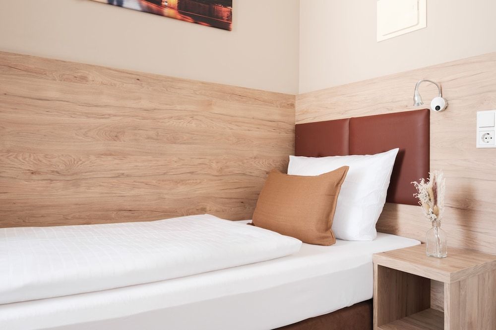 Deluxe Single Room