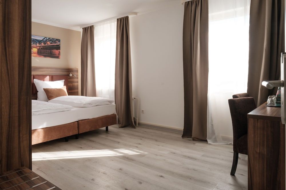 undefined The sQuare Hotel 7