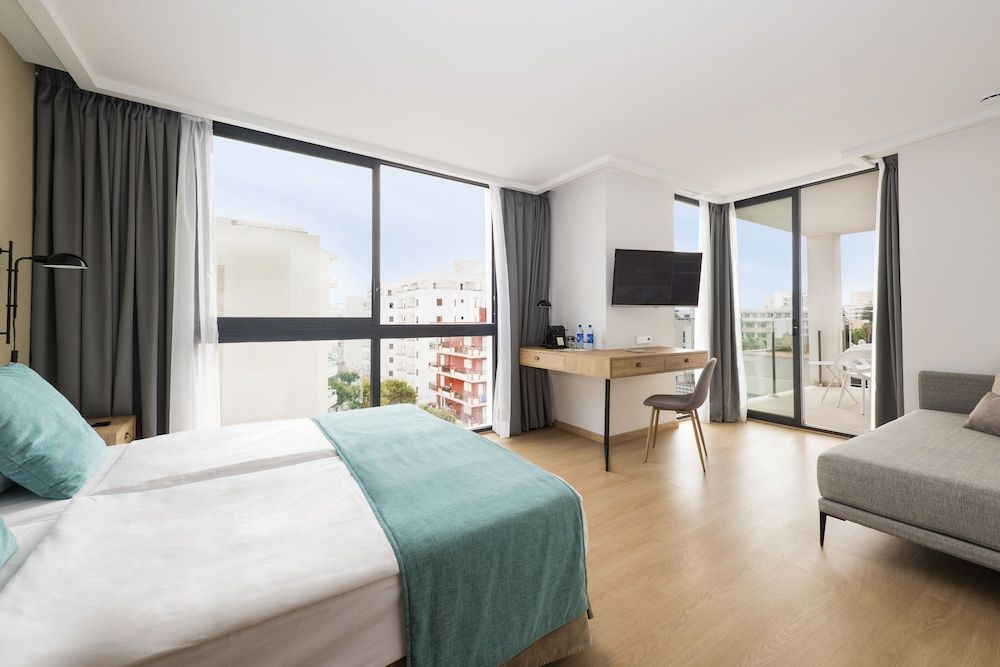 Double Room, Balcony (Selection, 2 Adults + 1 Child)