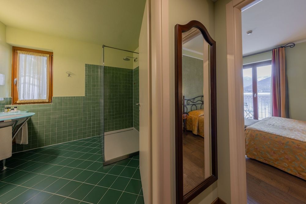 Double Room, Balcony, Lake View (.)