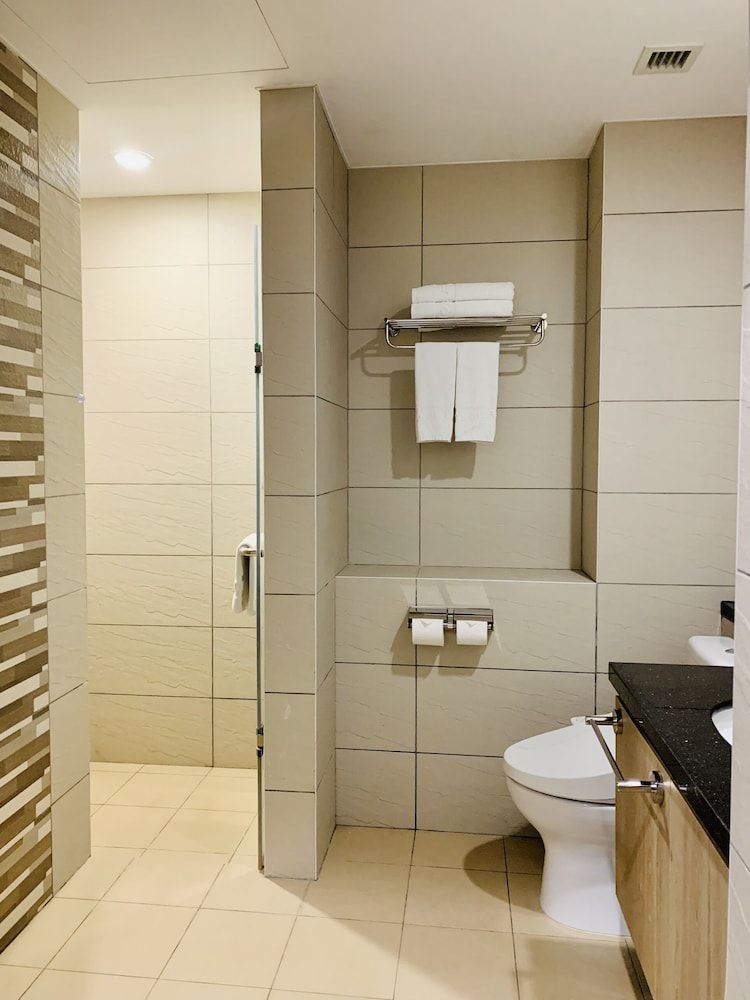 Roygent Parks Hanoi Standard Room, 1 Queen Bed 5