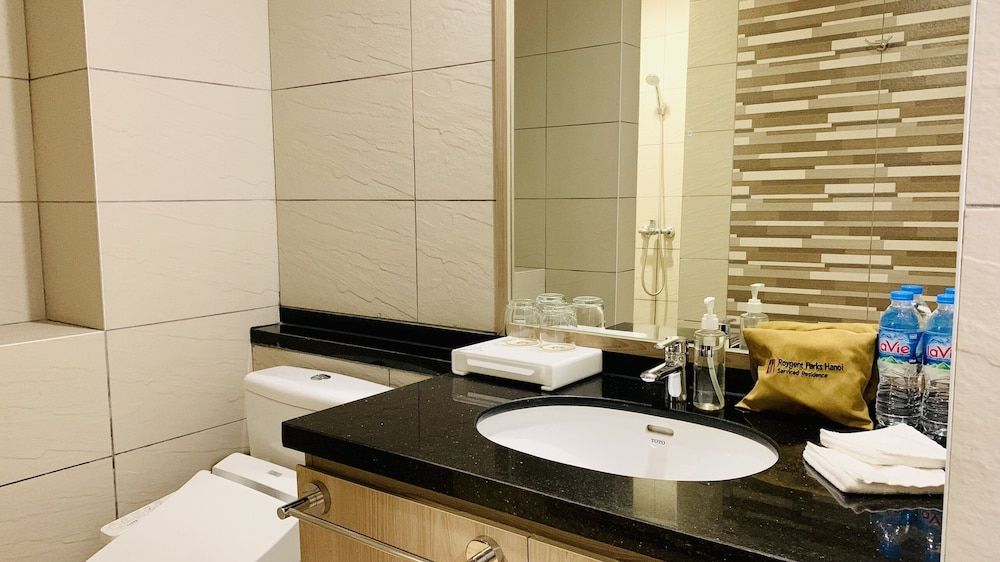 Roygent Parks Hanoi Standard Room, 1 Queen Bed 4